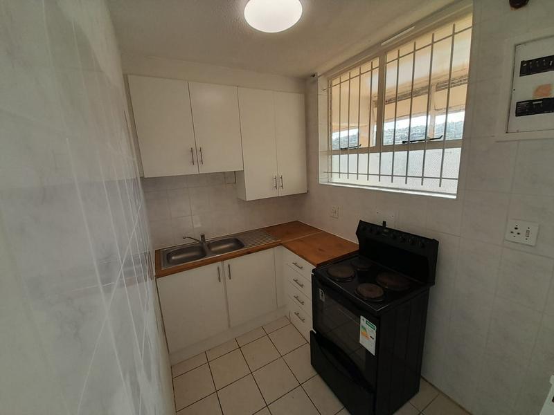 To Let 1 Bedroom Property for Rent in Loevenstein Western Cape